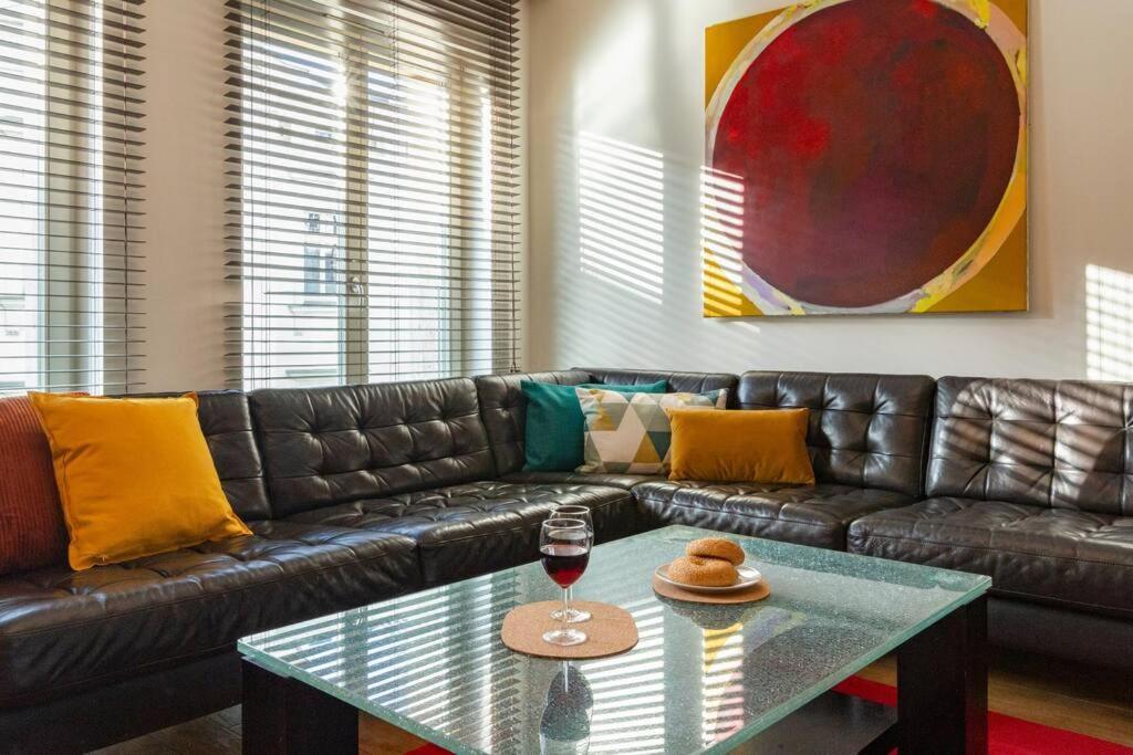 Haven, 2-bedroom W/underground Parking! * Krakau