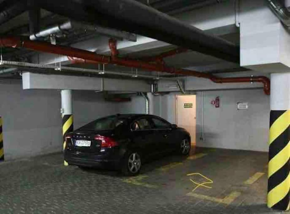 Haven, 2-bedroom W/underground Parking! Krakau