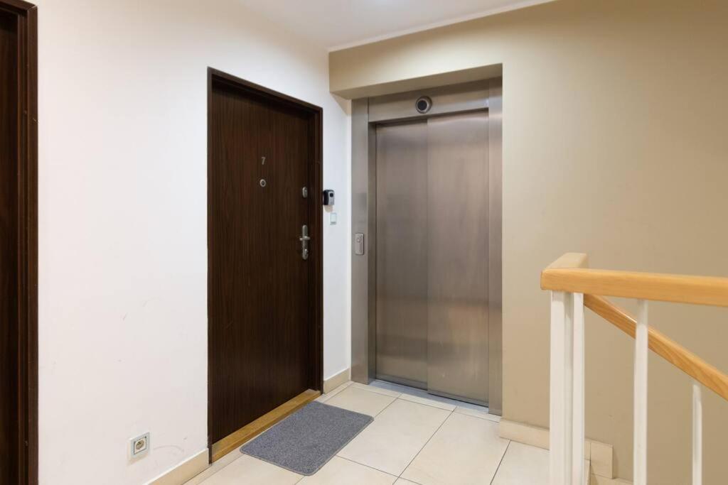Haven, 2-bedroom W/underground Parking! Apartment Krakau