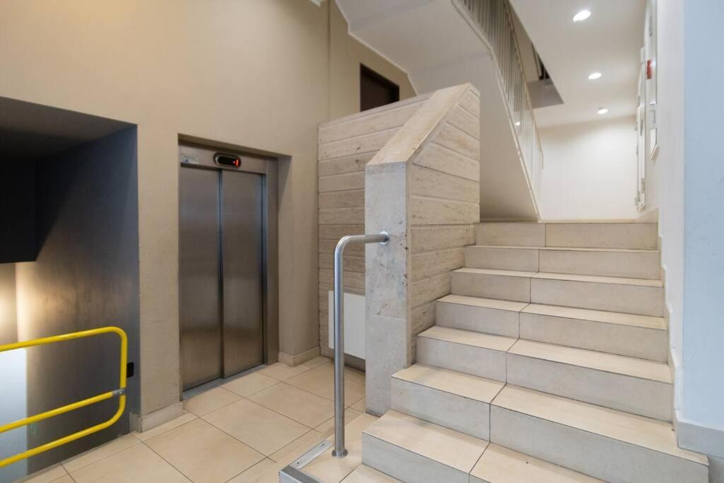 Haven, 2-bedroom W/underground Parking! * Krakau
