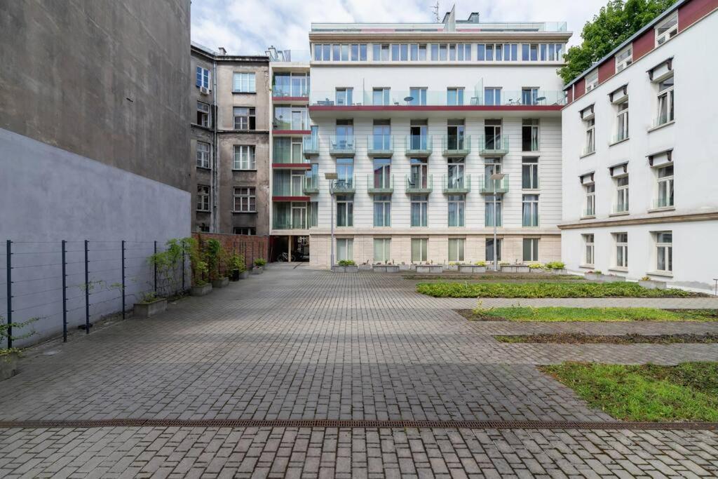 Haven, 2-bedroom W/underground Parking! Krakau